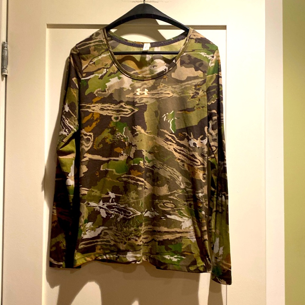 Under Armour long sleeved short. Ladies Lg